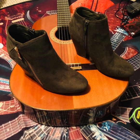 Nature Breeze Suede Side Zip Ankle Booties - Picture 2 of 10